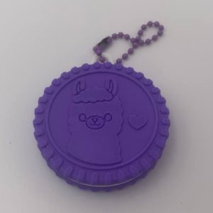 Cookie Alpaca Paca morada en versión llavero o abrelatas