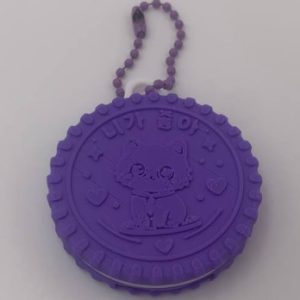 Cookie Azúcar morada impresa en 3D con gatito en relieve y cadena de llavero